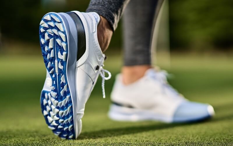 giày golf có thiết kế đế giày chuyên biệt